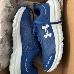 NIB Under Armour 5.5Y shoes boys